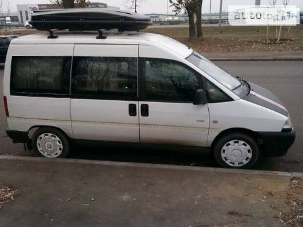 Citroen Jumpy пасс. 2004 года