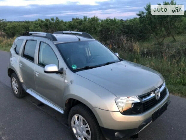 Dacia Duster 2011 года