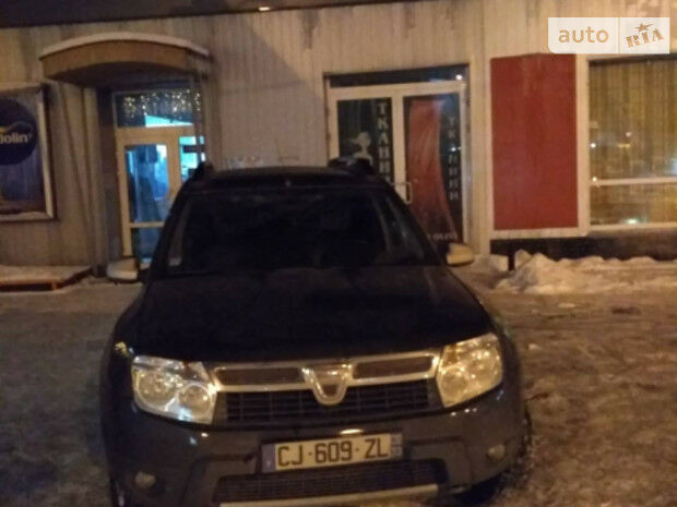 Дачия Duster 2012 року Dacia Duster 2012 року