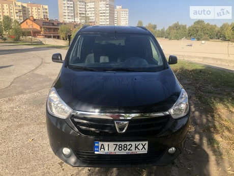 Дачия Лоджи 2015 року Dacia Lodgy 2015 року