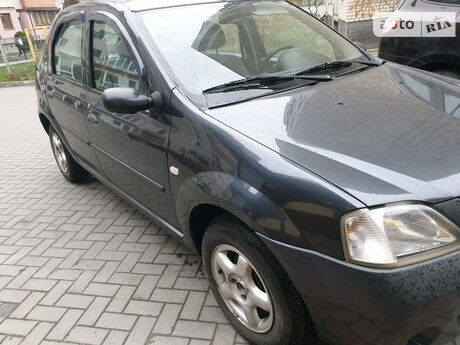 Дачия Логан 2007 року Dacia Logan 2007 року