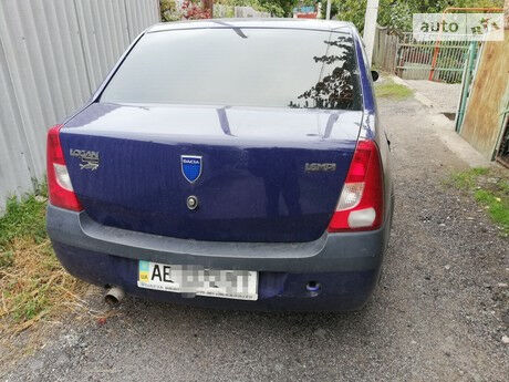 Дачия Логан 2007 року Dacia Logan 2007 року