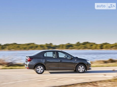 Dacia Logan 2011 року