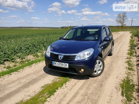 Dacia Sandero 2011 года