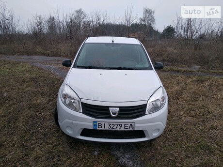 Dacia Sandero 2011 года