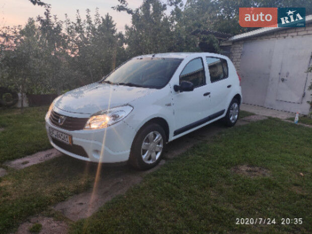 Dacia Sandero 2012 года