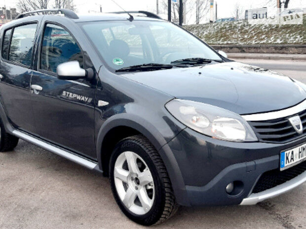 Dacia Sandero 2010 року