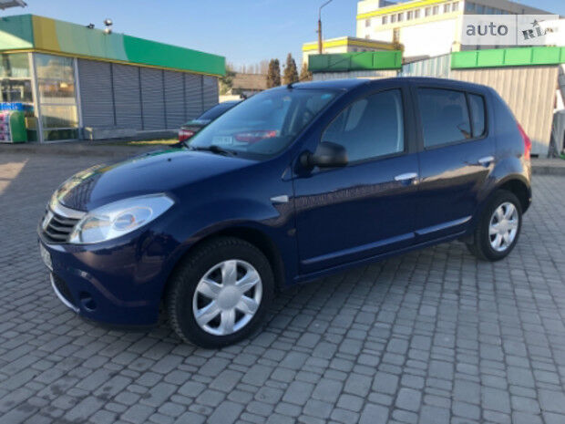 Dacia Sandero 2009 року