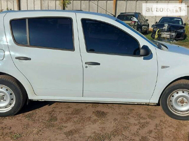 Dacia Sandero 2010 року