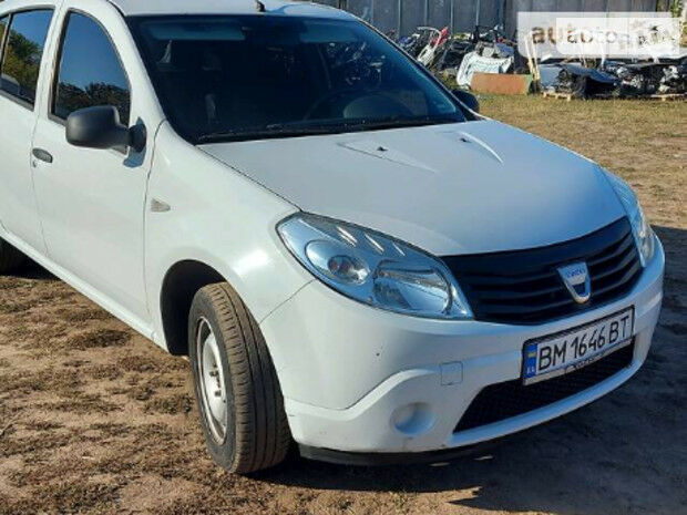 Dacia Sandero 2010 року