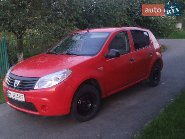 Dacia Sandero 2011 года