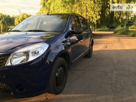 Dacia Sandero 2009 року