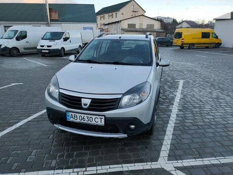 Dacia Sandero 2011 года