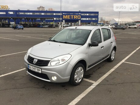 Dacia Sandero 2009 року