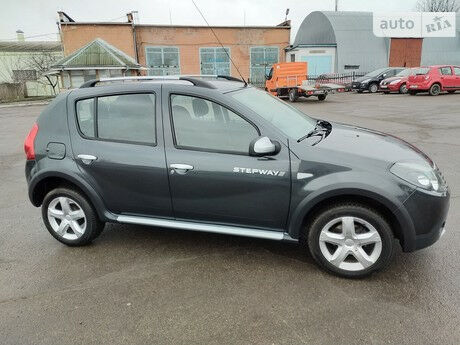 Дачия Сандеро 2010 року Dacia Sandero 2010 року