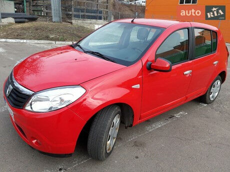 Dacia Sandero 2010 року