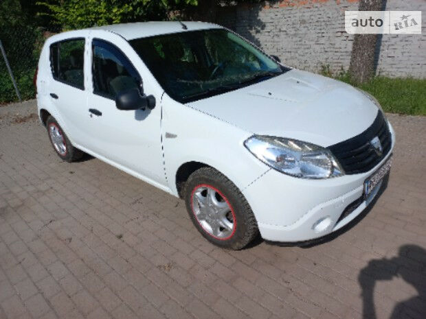 Dacia Sandero 2009 року