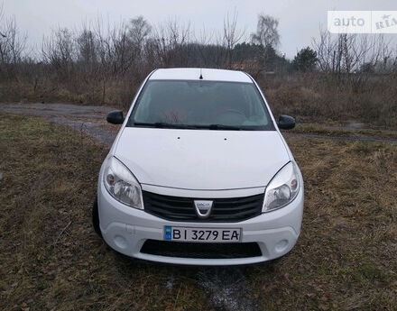 Dacia Sandero 2011 года