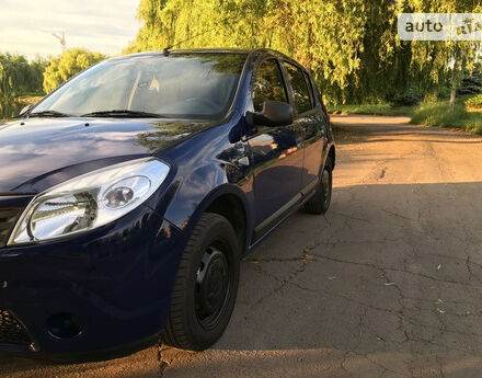 Dacia Sandero 2009 року