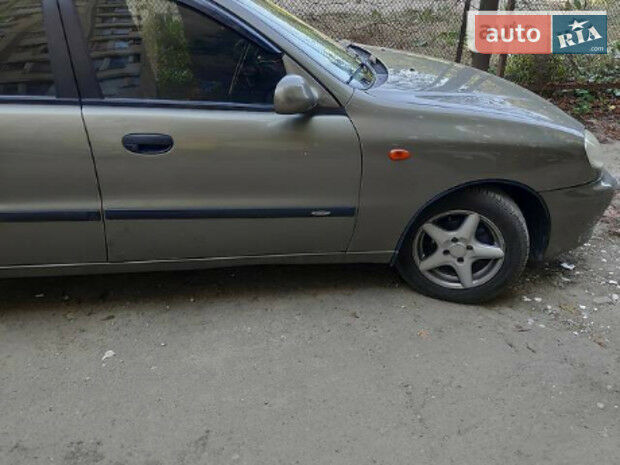 Daewoo Lanos 2003 року