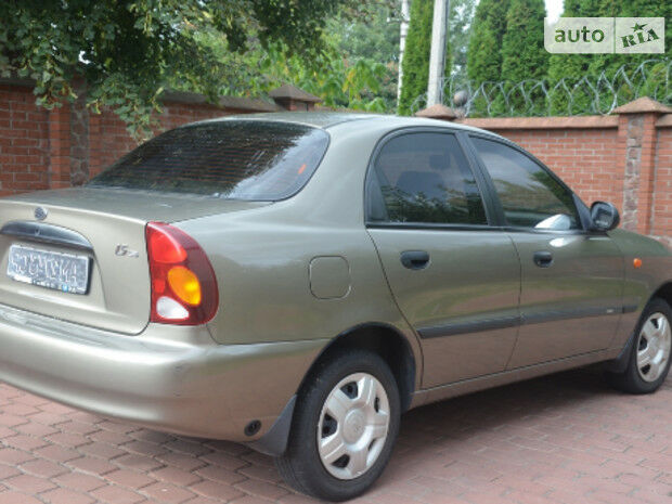 Daewoo Lanos 2011 року