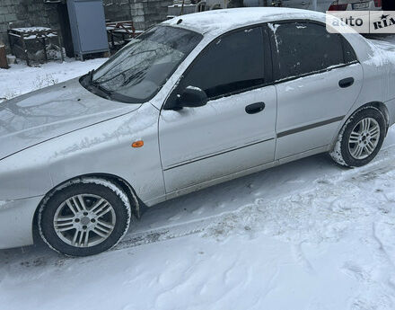 Фото на отзыв с оценкой 3.4 о Daewoo Lanos 2005 году выпуска от автора "Дмитро" с текстом: Підійде для першого авто. Запчастини доступні. Дуже швидко з\'являється корозія на порогах.