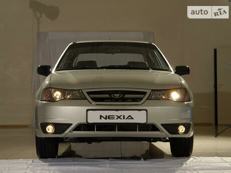 Дэу Нексия 2005 року Daewoo Nexia 2005 року