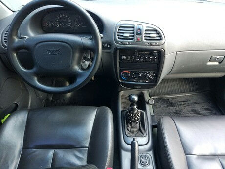 Дэу Нубира 1998 року Daewoo Nubira 1998 року
