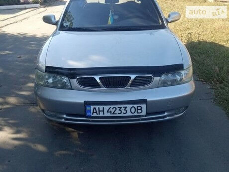 Дэу Нубира 1998 року Daewoo Nubira 1998 року