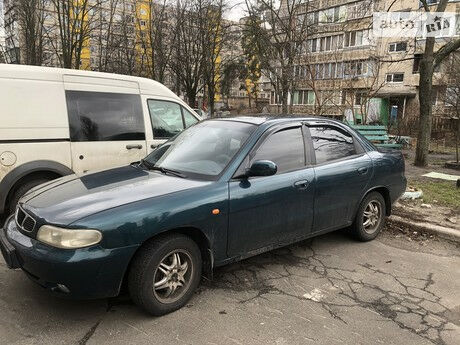 Дэу Нубира 1998 року Daewoo Nubira 1998 року