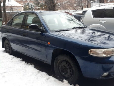 Дэу Нубира 1998 року Daewoo Nubira 1998 року