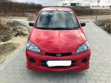 Дайхатсу ЯРВ 2001 року Daihatsu YRV 2001 року