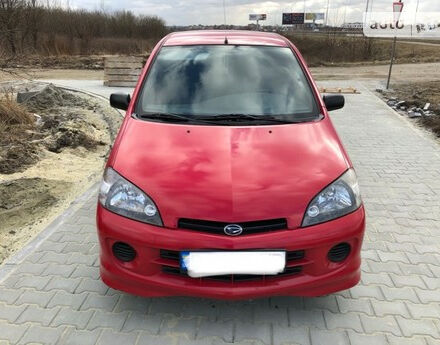 Daihatsu YRV 2001 года