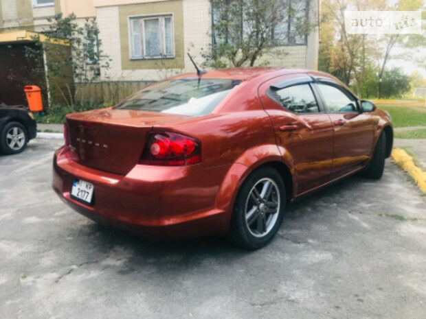 Dodge Avenger 2011 года