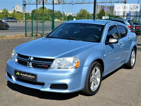 Dodge Avenger 2013 року