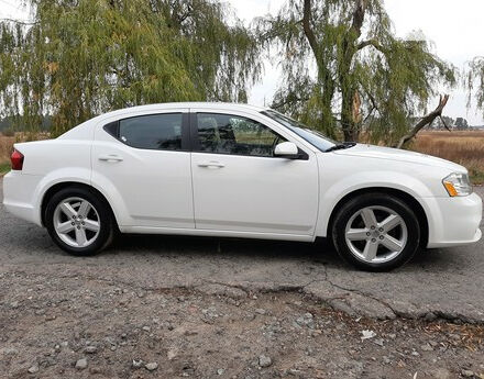 Dodge Avenger 2013 року