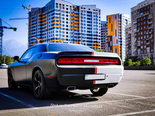 Dodge Challenger 2012 року