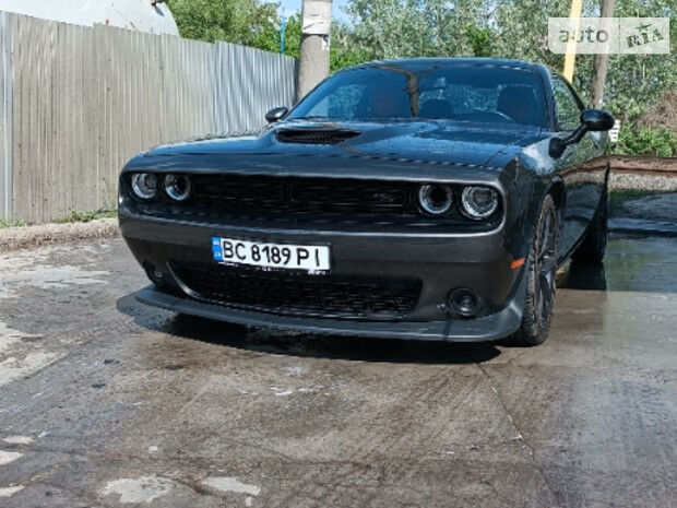 Dodge Challenger 2019 року