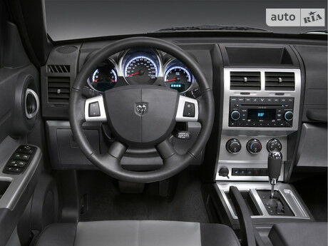 Додж Нитро 2008 року Dodge Nitro 2008 року