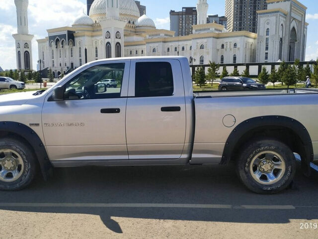 Dodge RAM 2012 года