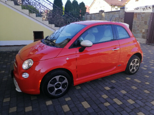 Fiat 500e 2019 года