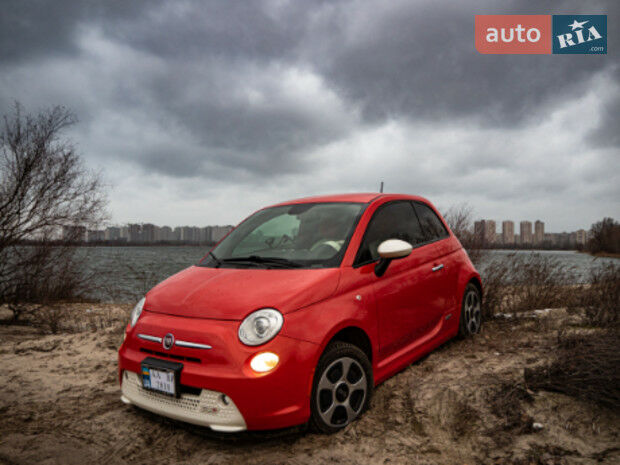 Fiat 500e 2015 року