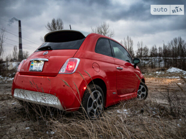 Fiat 500e 2015 года