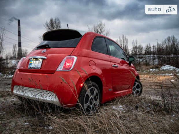 Fiat 500e 2015 года