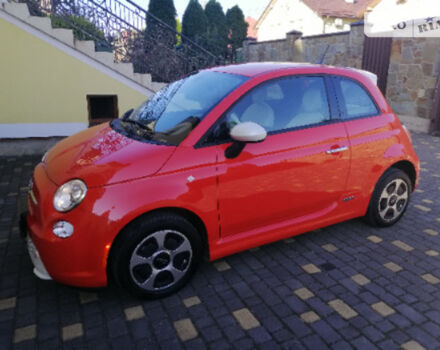 Фото на відгук з оцінкою 5   про авто Fiat 500e 2019 року випуску від автора “Роман” з текстом: идеальное авто для города компакт . можно припарковать, экономично , красота и надежность,