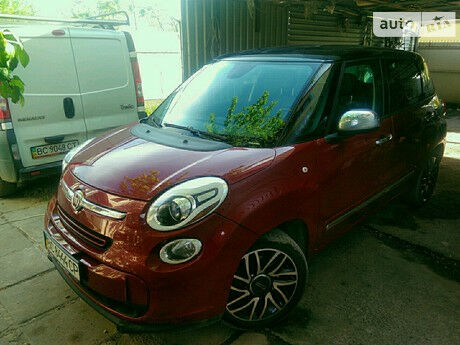 Фиат 500L 2013 року Fiat 500L 2013 року