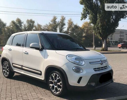 Фото на отзыв с оценкой 4.6 о Fiat 500L 2014 году выпуска от автора "Игорь" с текстом: Отличный городской минивэн. Роботизированная коробка конечно не гидротрансформатор, но это пожалу...