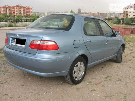 Фиат Альбеа 2009 року Fiat Albea 2009 року