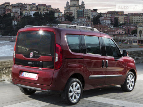 Фиат Добло Панорама 2009 года Fiat Doblo Panorama 2009 года