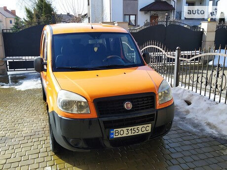 Фиат null 2010 года Fiat Doblo груз.-пасс. 2010 года